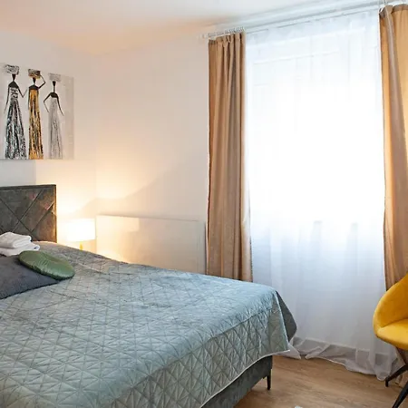 Ξενοδοχείο με διαμερίσματα Teonalux Kraljevi Cardaci 5a/22 3*